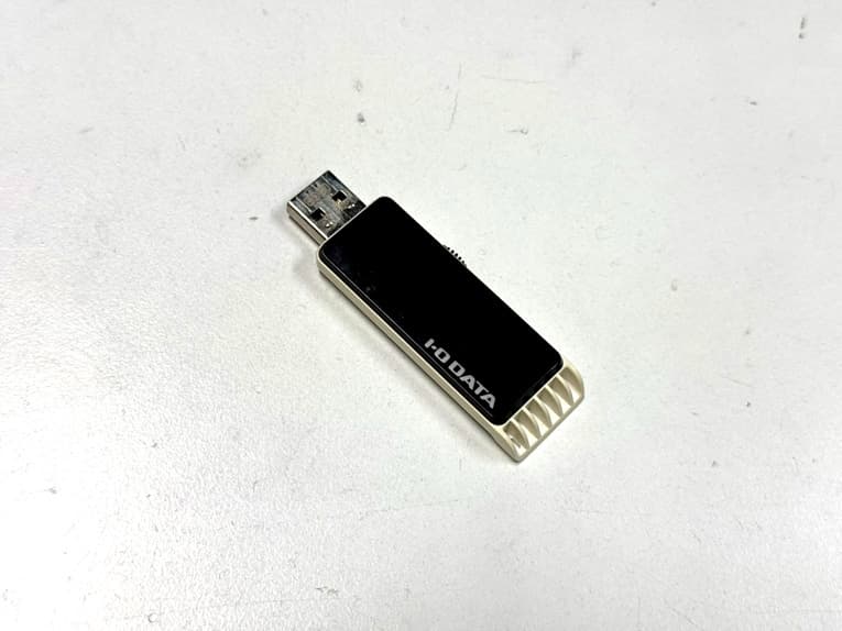 I-O DATA USB 2.0/1.1対応 フラッシュメモリー 少しの汚れあり I-O DATA USB 2.0/1.1対応 フラッシュメモリー 少しの汚れあり